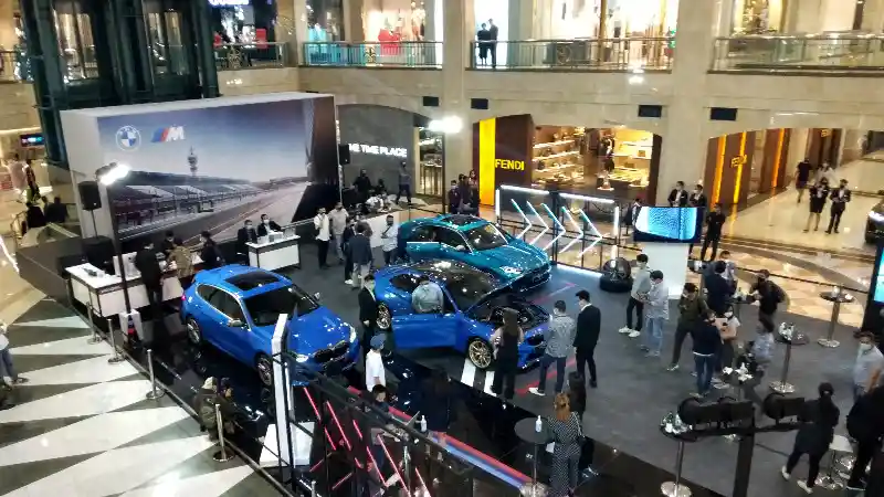 Berita - BMW Gelar Pameran Off-line dan On-line, Sekaligus Luncurkan Tiga Mobil Anyar.