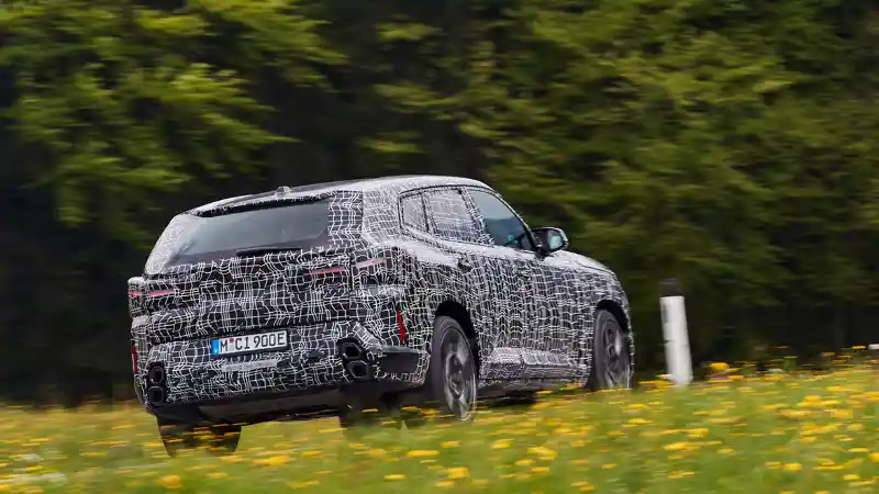 Foto - BMW XM Prototipe Tampil Lebih Kalem Dari Versi Konsep