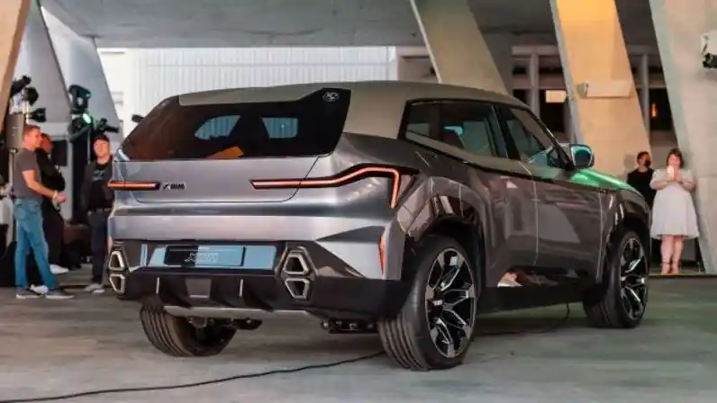 Foto - BMW XM Prototipe Tampil Lebih Kalem Dari Versi Konsep