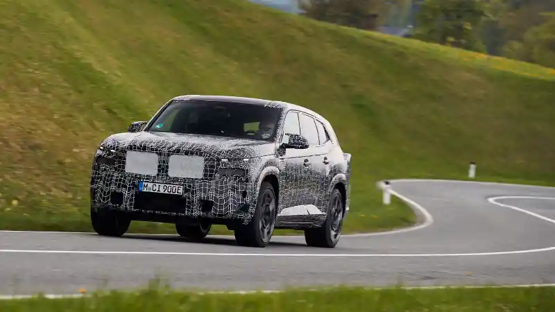 Foto - BMW XM Prototipe Tampil Lebih Kalem Dari Versi Konsep