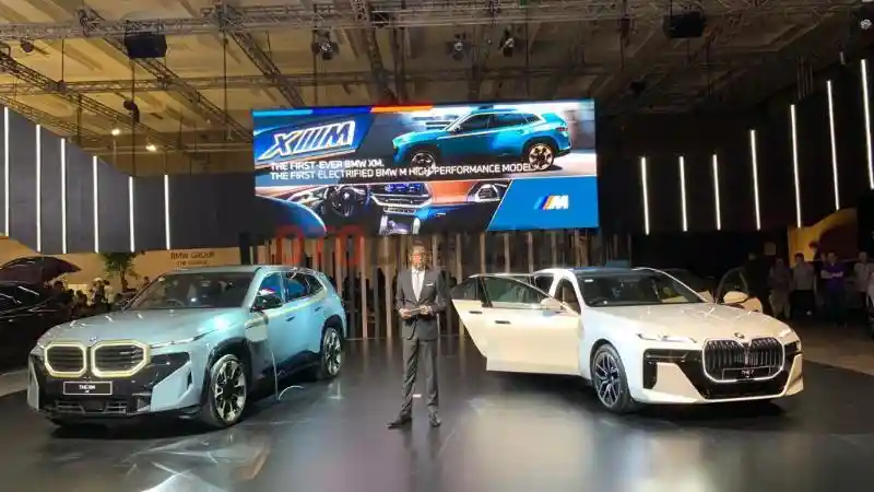 Foto - GALERI: Gagah dan Elegan, Lebih Dekat Dengan BMW XM