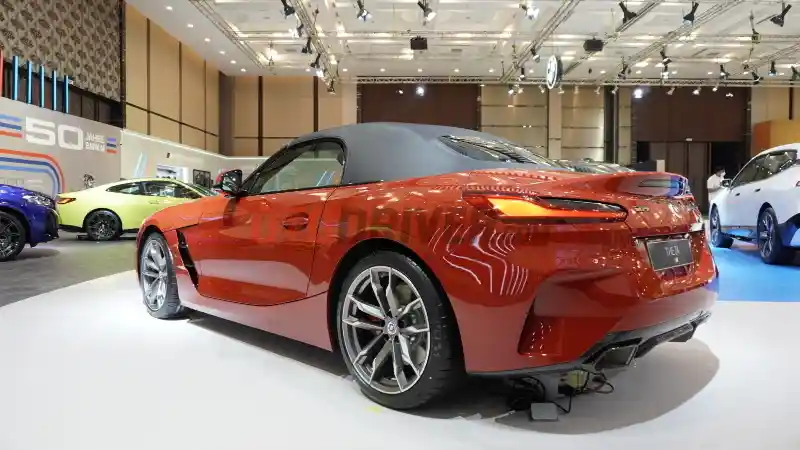 Foto - BMW Z4 LCI Resmi Hadir Di Indonesia, Harga Rp 1,880 Miliar Off-The Road
