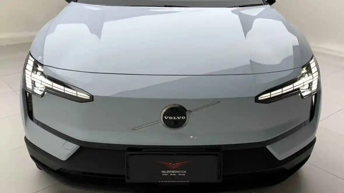 Foto - BMW i5, iX1, Hingga Volvo EX30 Diskon Besar-Besaran Nyaris Stengah Harga