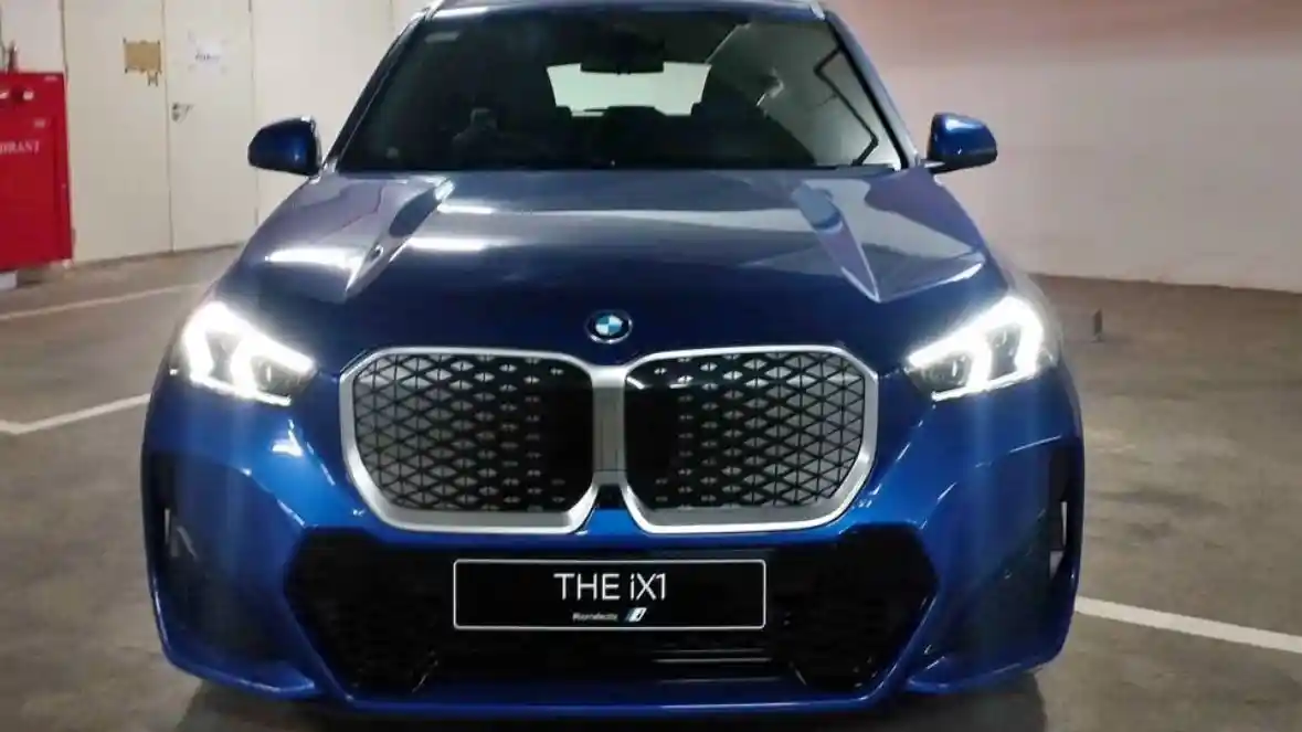 Foto - BMW i5, iX1, Hingga Volvo EX30 Diskon Besar-Besaran Nyaris Stengah Harga