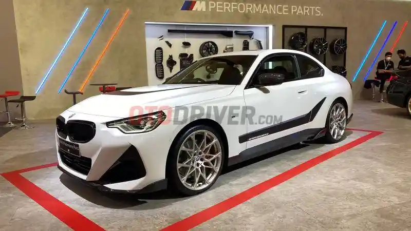 Foto - Membandingkan Penjualan Mercedes-Benz dengan BMW di 2022 Ini, Siapa Unggul?