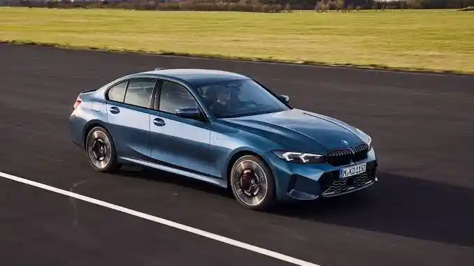Foto - BMW Beri Penyegaran Pada 320i M Sport Terbaru, Harganya Kini Tembus Rp 1,06 Miliar
