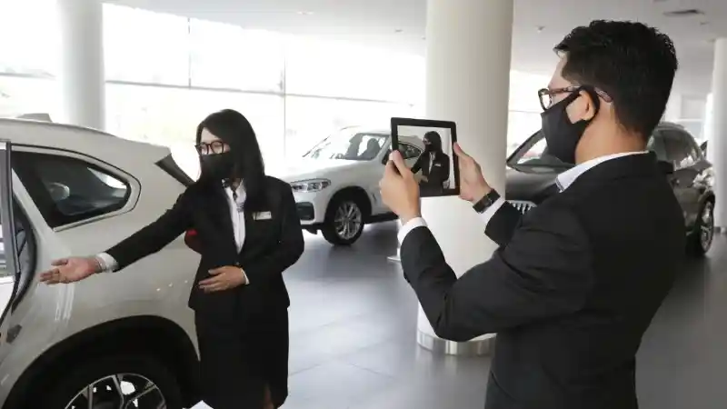 Foto - Datang Ke Dealer BMW Kini Bisa Lewat Smartphone