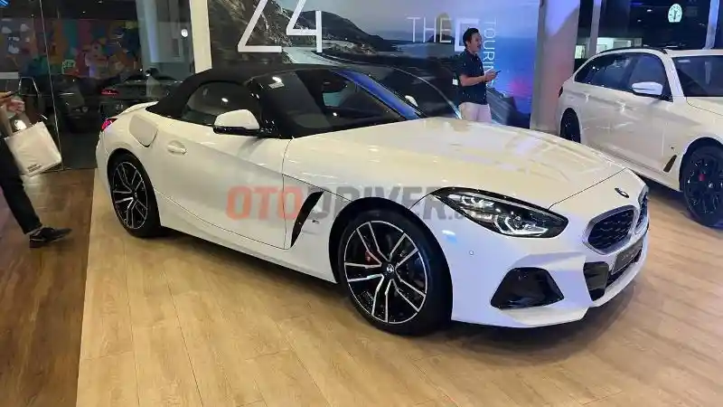 Foto - BMW Luncurkan Z4 Facelift Dan Seri-5 Touring Varian Baru
