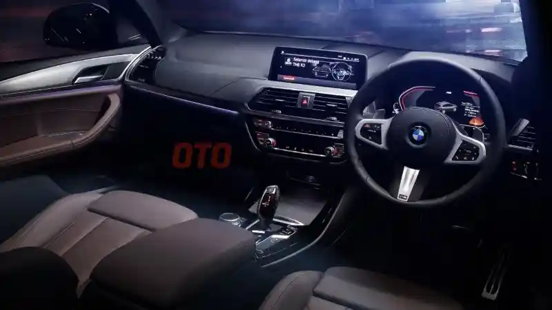 Foto - Dua BMW CKD Meluncur, X7 Lebih Murah Rp 100 Juta Dari Versi CBU