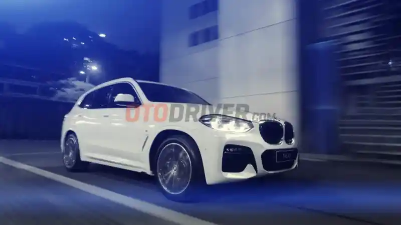 Foto - Dua BMW CKD Meluncur, X7 Lebih Murah Rp 100 Juta Dari Versi CBU