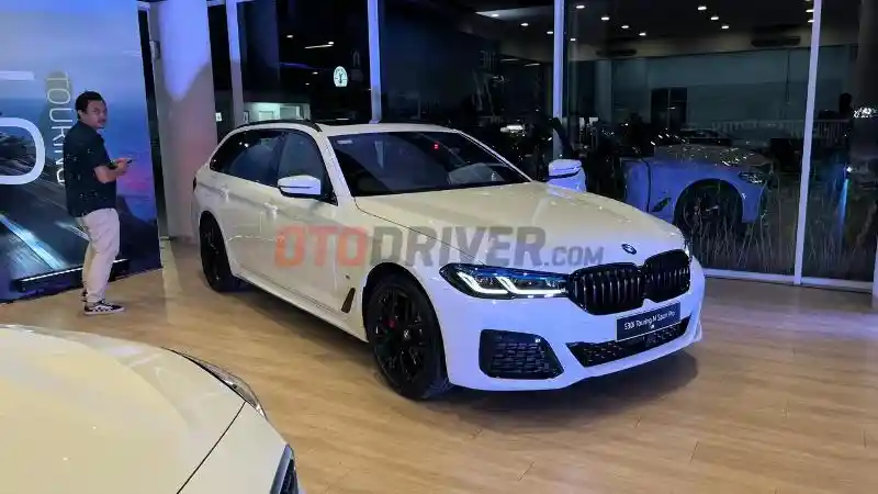 Berita - BMW Luncurkan Z4 Facelift Dan Seri-5 Touring Varian Baru
