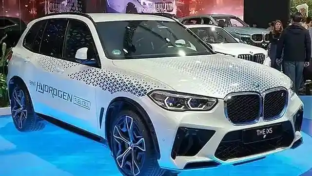 Foto - BMW Siapkan Mobil Hydrogen Yang Dikembangkan Bersama Toyota, Dijual Mulai 2028