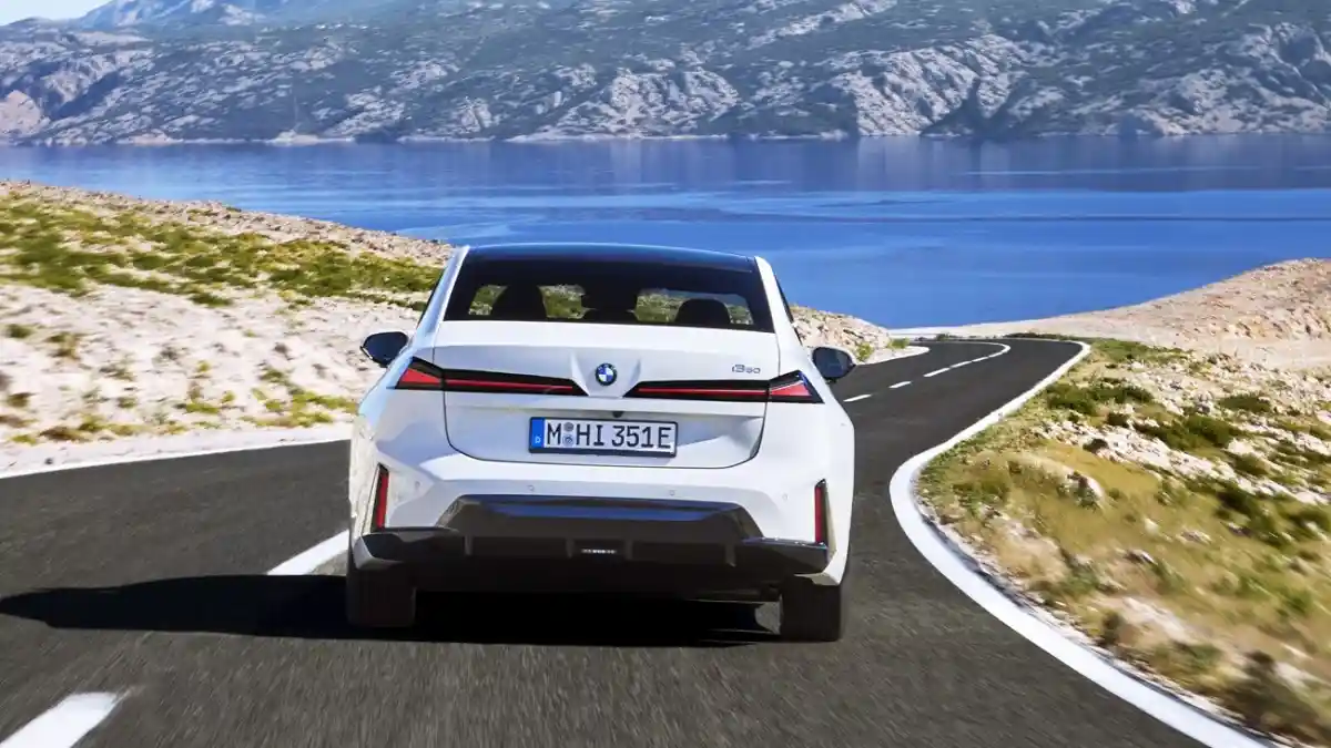Foto - BMW i3 50 xDrive 2026, Sosok Seri 3 Terbaru Yang Sebenarnya