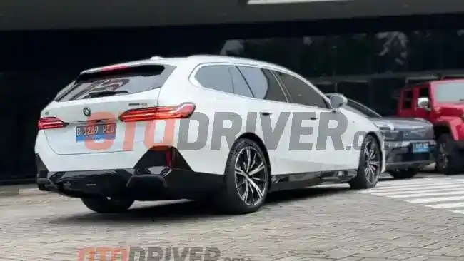 Foto - Pabrikan Jerman Keteteran Hadapi EV Buatan Pabrikan Tiongkok