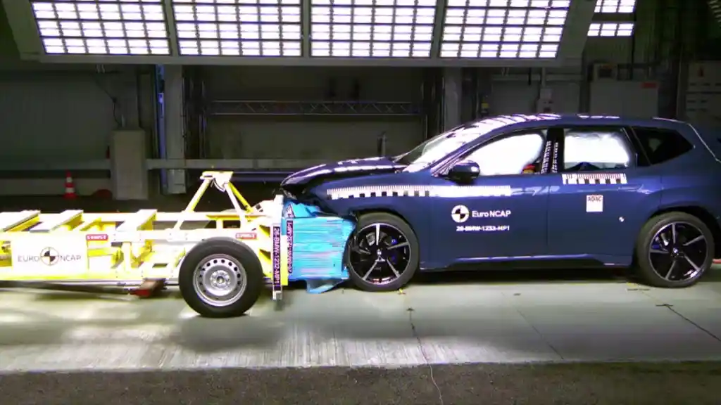 Foto - VIDEO: Crash Test BMW iX3 (Euro NCAP)