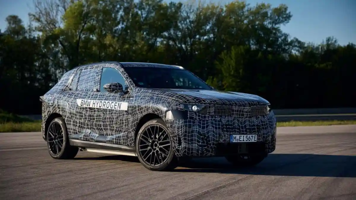 Foto - BMW iX5 Bertenaga Hydrogen Bisa Tempuh Jarak 750 Km