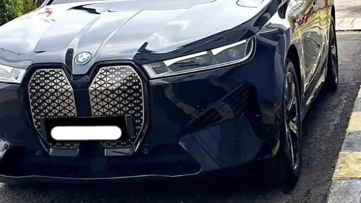 Foto - Harga Bekas BMW iX Terpantau Terjun Bebas, Nyaris Setengah Harga Baru