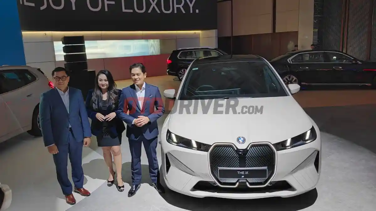 Foto - BMW Luncurkan Tiga Model Baru Di GIIAS, Harga Mulai Rp 918 Juta, Pembeli Gratis iPhone 16