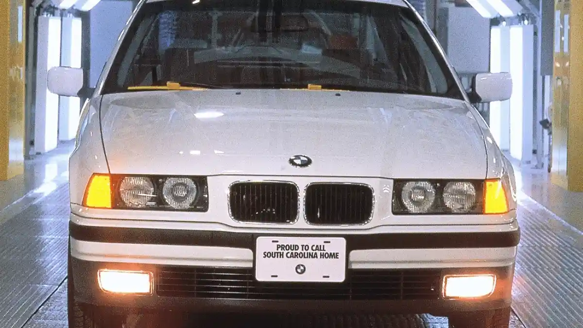 Foto - Sudah Ada 7 Generasi, BMW Seri 3 Eksis 51 Tahun Sebagai Legenda Hidup