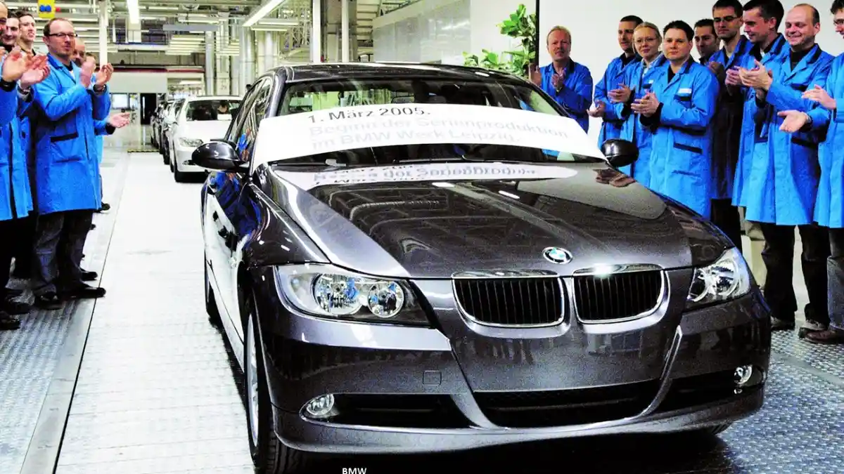Foto - Sudah Ada 7 Generasi, BMW Seri 3 Eksis 51 Tahun Sebagai Legenda Hidup