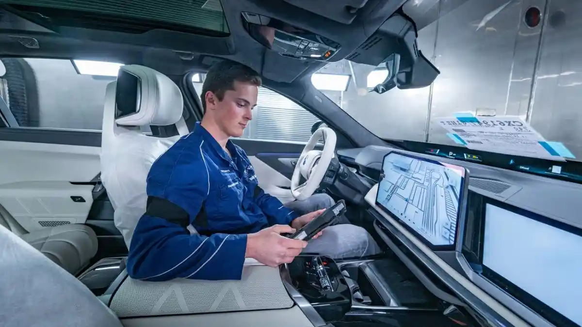 Foto - BMW Seri 7 Terbaru Mulai Diproduksi