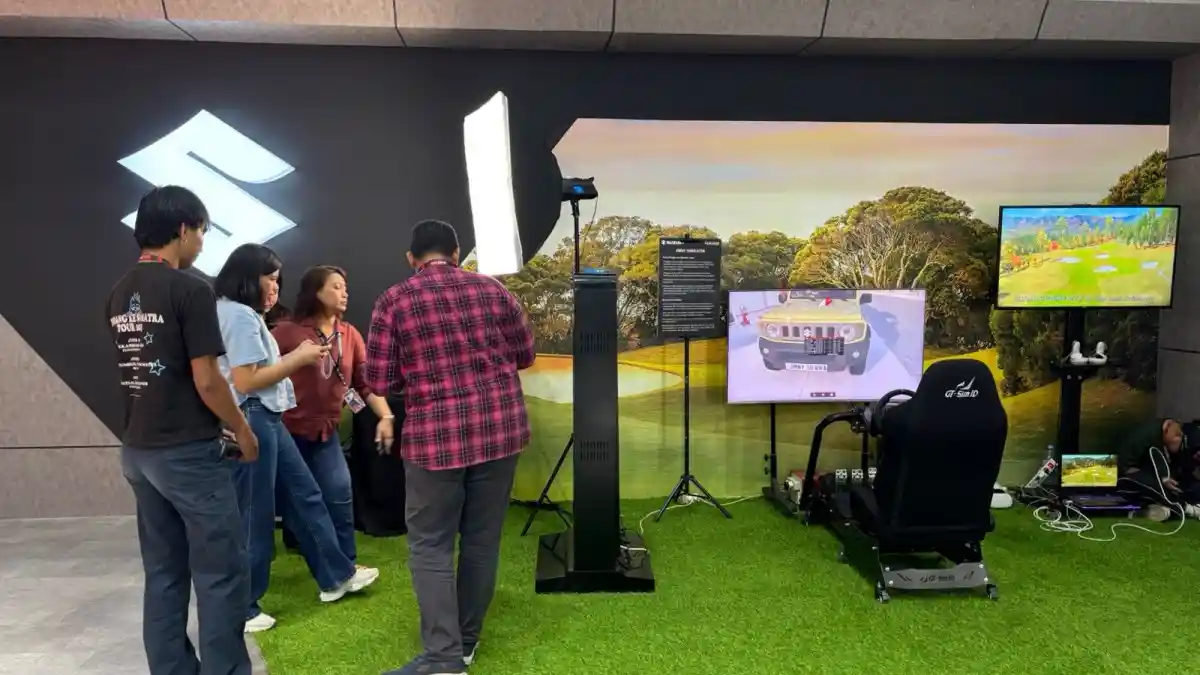 Foto - Tidak Hanya Pajang Mobil, Suzuki Manjakan Pengunjung Dengan Simulasi Offroad VR Hingga Photo Booth