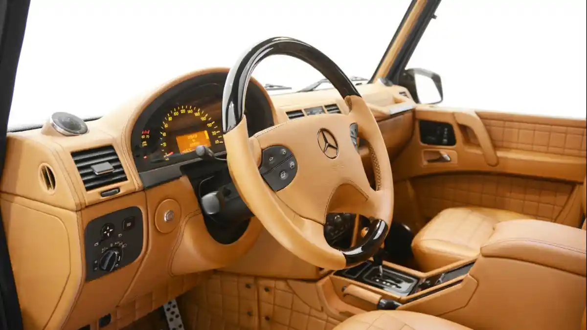 Foto - Mercedes-Benz G-Class Lang Versi Monster Racikan Brabus