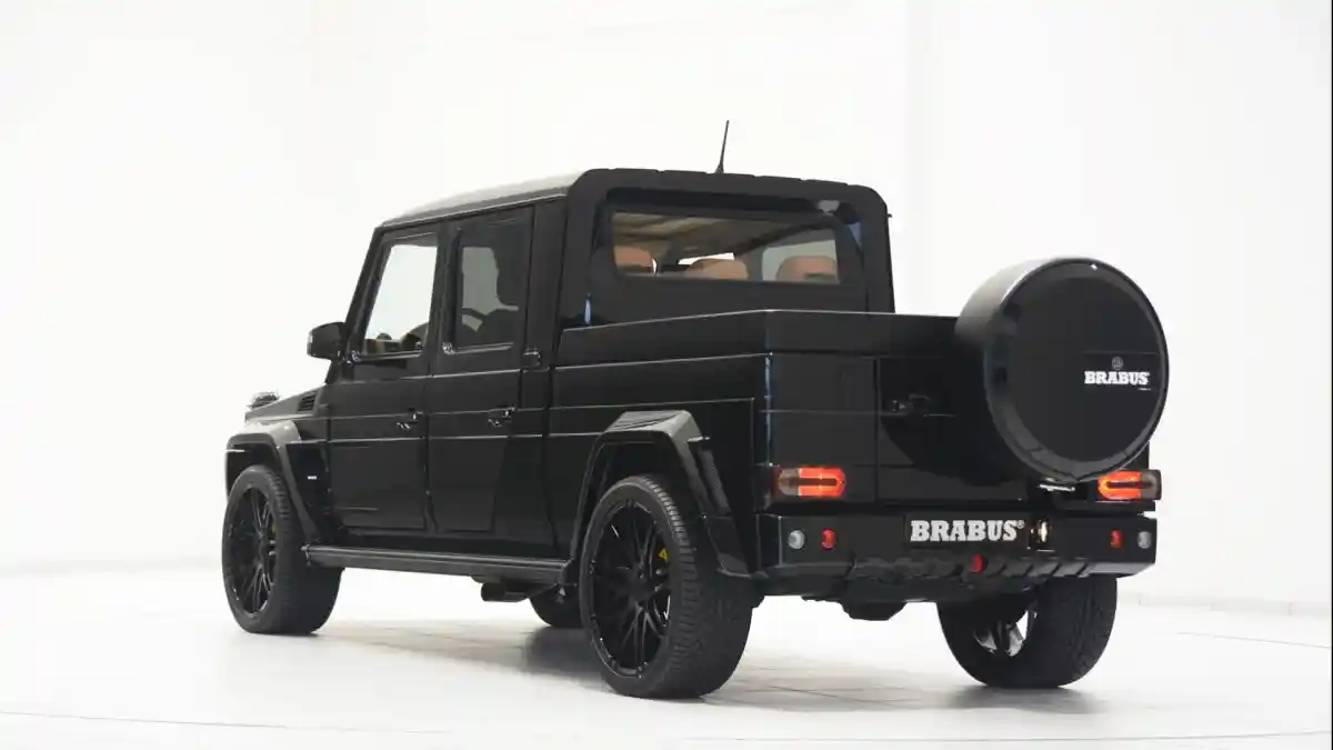 Foto - Mercedes-Benz G-Class Lang Versi Monster Racikan Brabus