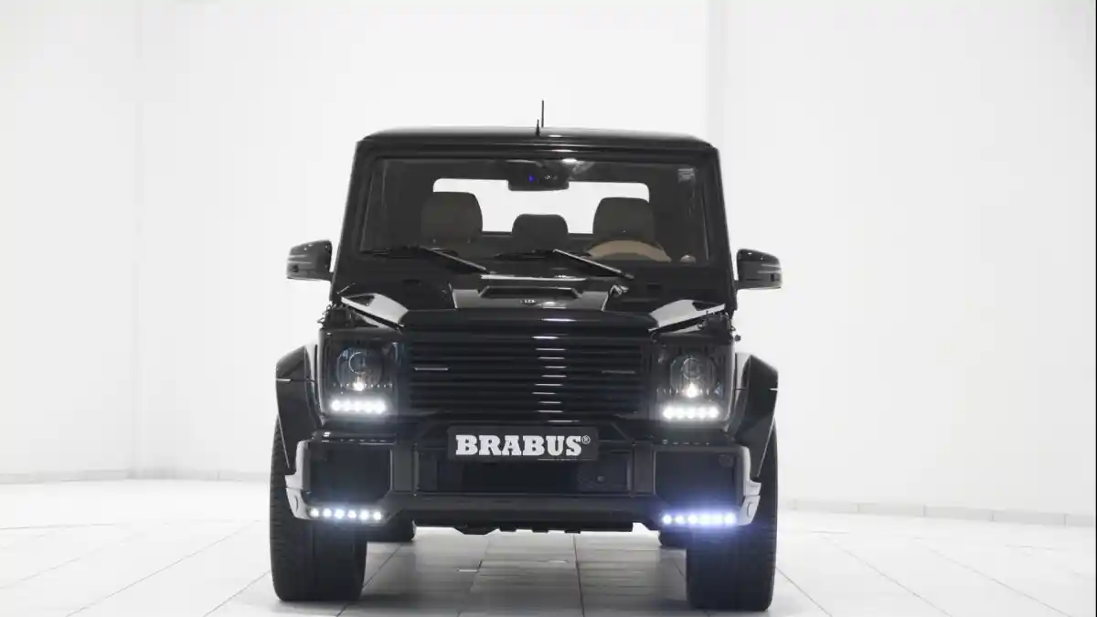 Foto - Mercedes-Benz G-Class Lang Versi Monster Racikan Brabus