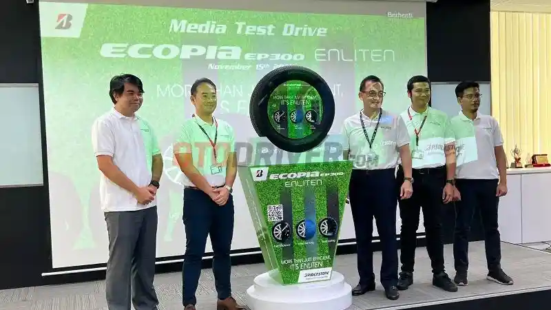 Foto - Gunakan 15% Tenaga Robot, Bridgestone Bisa Produksi 30.000 Ban Perhari
