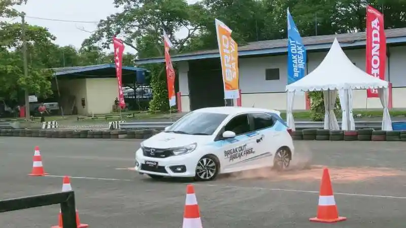 Foto - Honda Rayakan Ulang Tahunnya Dengan Ekspor Brio Rakitan Karawang