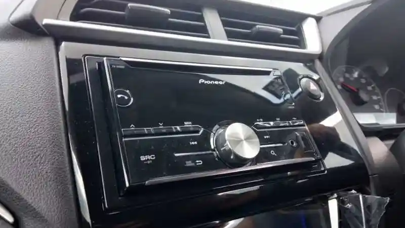 Foto - Komparasi Spek Toyota Agya TRD VS Honda Brio Satya E CVT