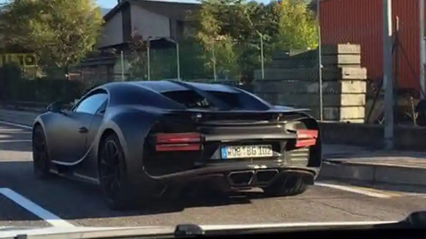 Foto - VIDEO: Penerus Bugatti Veyron Tertangkap Kamera, Tenaga 1.500 HP