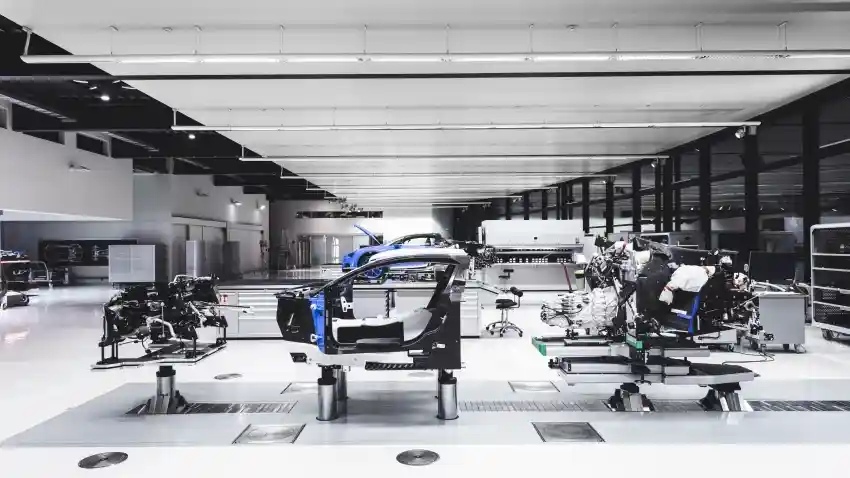 Foto - VIDEO: Beginilah Cara Sebuah Bugatti Chiron Dibuat