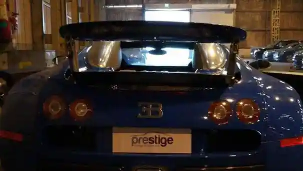 Foto - Bugatti Veyron Masuk Ke Indonesia Tanpa Bisa Dimiliki