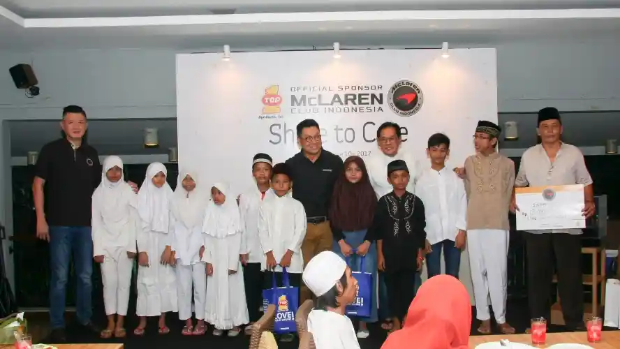 Foto - McLaren Club Indonesia Didukung TOP 1 Berbagi Kebahagiaan Dengan Anak Yatim 