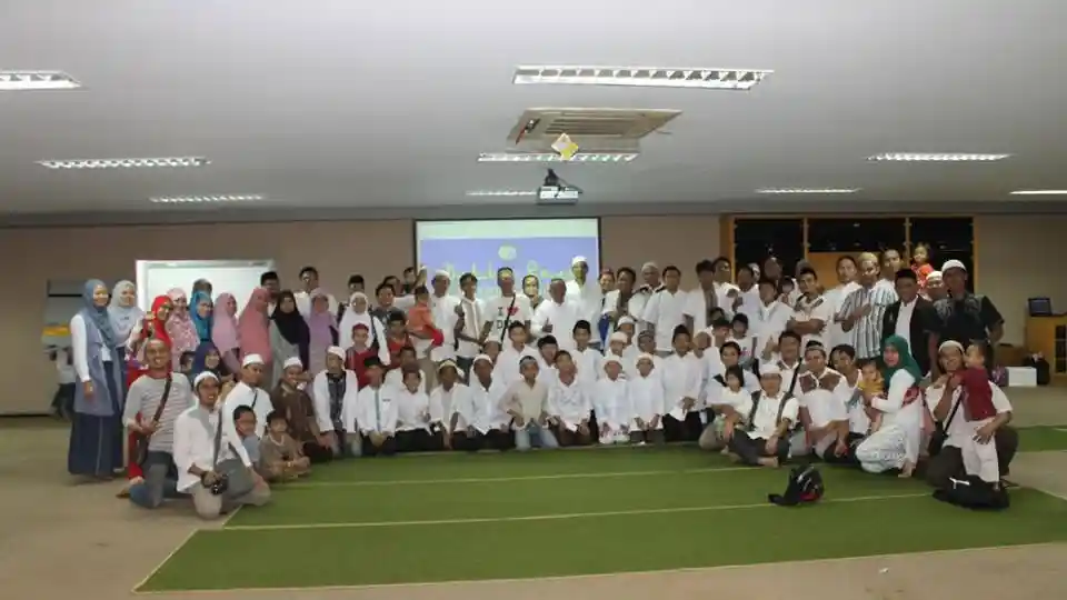 Foto - Daihatsu Taruna Club Bukber di PT ADM Ajak Anak-anak Yatim