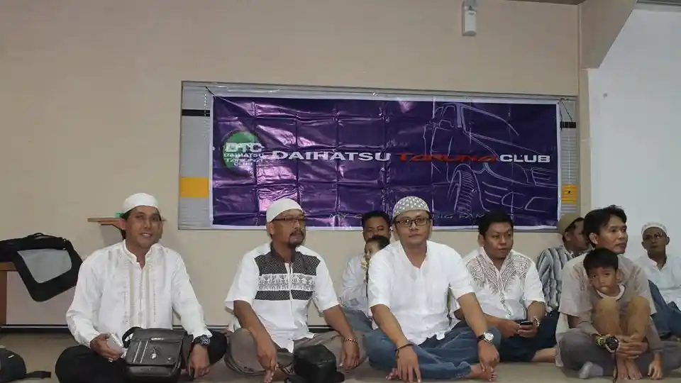 Foto - Daihatsu Taruna Club Bukber di PT ADM Ajak Anak-anak Yatim