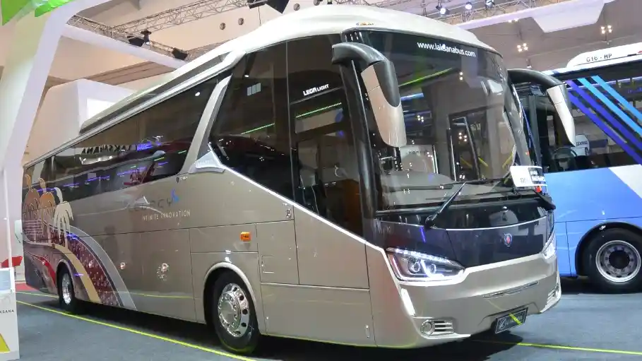 Bus - Nostalgia Bus Di Ajang GIIAS 2016 (I), Ada Armada Transjakarta Tronton Dan Bus Berstandar Eropa