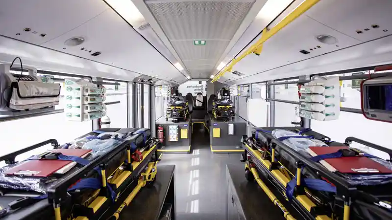 Foto - Pimp The Bus….. Bus Ini Disulap Jadi Ambulans Terbesar