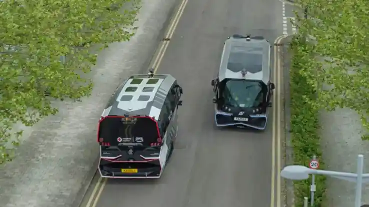 Foto - Bus Otonom Berwajah 'Predator' Tengah Uji Coba di Eropa