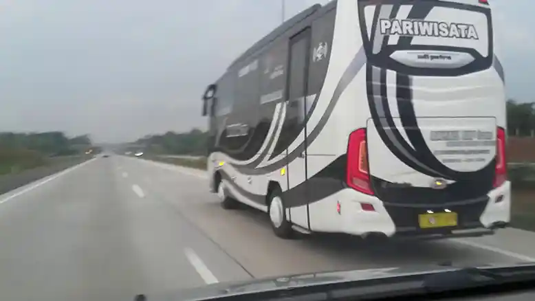 Berita - Penumpang Dapat Mencegah Pengemudi Bus Mengantuk Di Tol