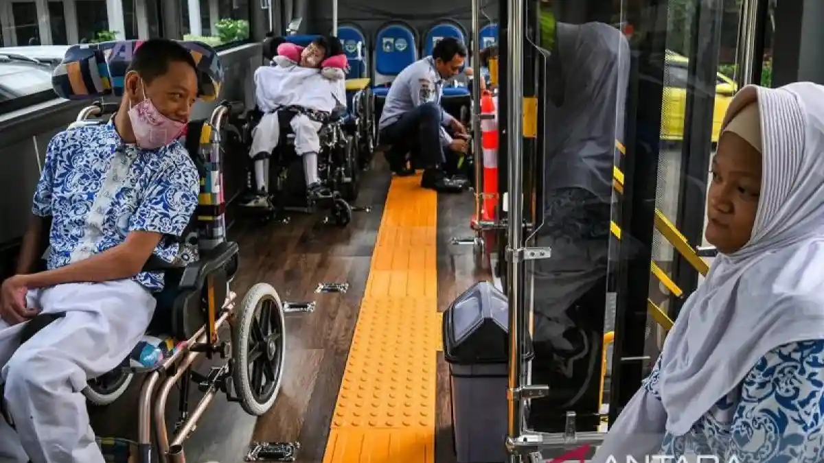 Berita - DKI Rilis Lima Bus Khusus Penumpang Disabilitas 
