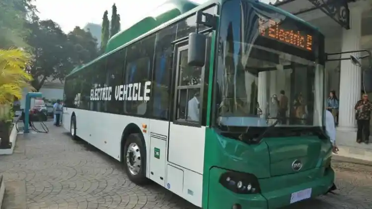 Bus - Uji Coba Bus Listrik Transjakarta Jadi 12 Jam, Ongkos Tetap Gratis