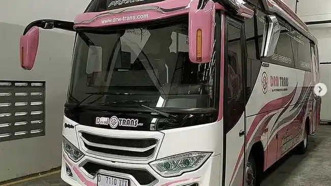 Foto - PO DRW Trans Borong 10 Bus Mercy Untuk Armada Pariwisata