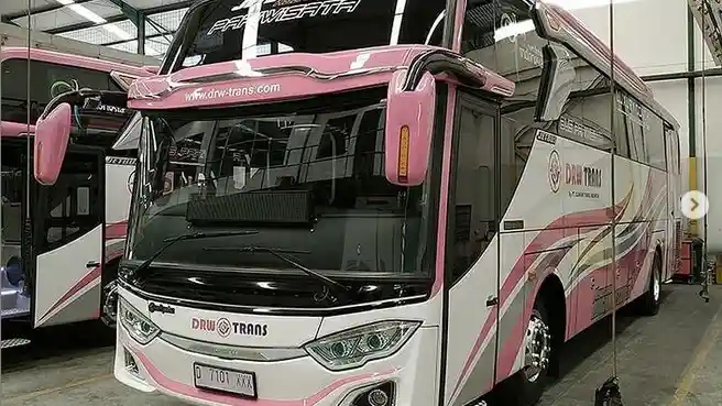 Foto - PO DRW Trans Borong 10 Bus Mercy Untuk Armada Pariwisata
