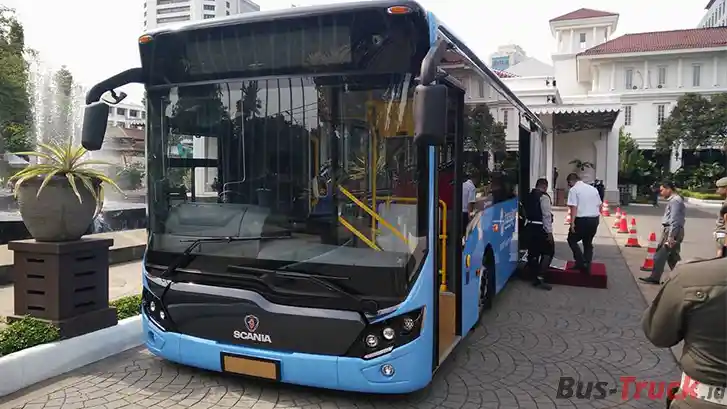 Bus - Lebih Dekat dengan Bus Low Floor Terbaru Transjakarta, Scania K250UB