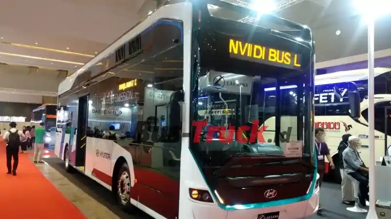 Foto - Pintu Bus Sisi Pramudi Ditiadakan Agar Lebih Safety?