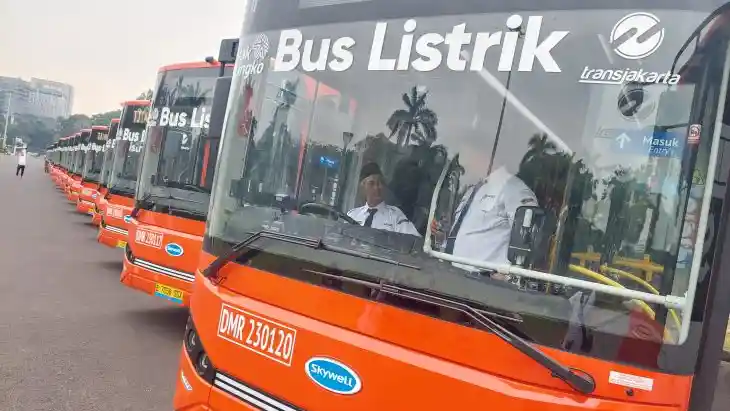 Bus - Bus Listrik Baru Damri Sasar 117 Perumahan Di Jabodetabek