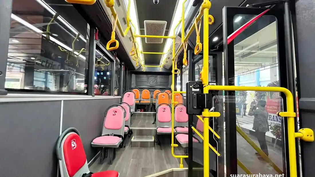 Foto - Bus Kota Listrik Akhirnya Beroperasi di Surabaya